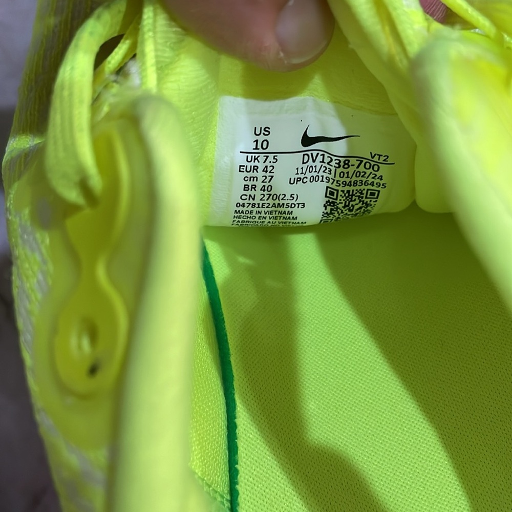 Nike Women's Sneakers in Neon Yellow and White - Picture 6 of 9